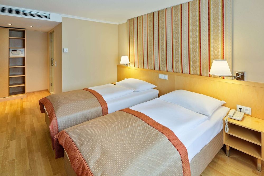 Austria Trend Hotel Ananas Classic Twin Room 3