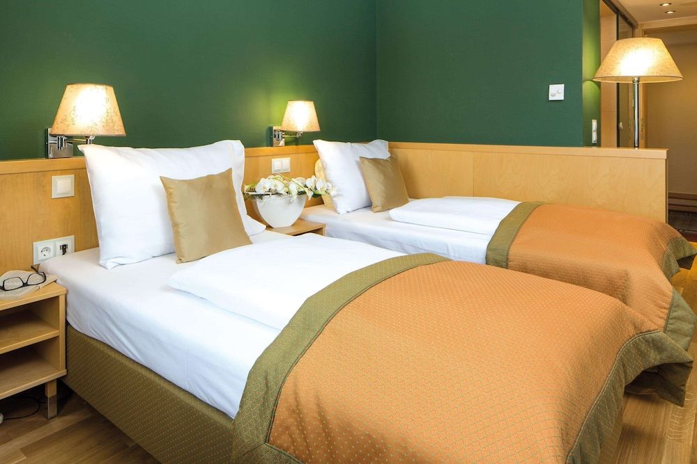 Austria Trend Hotel Ananas Classic Twin Room 4