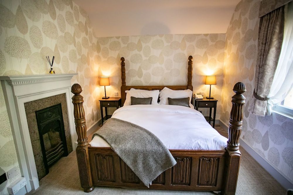 The Wood Norton Deluxe King Room 2