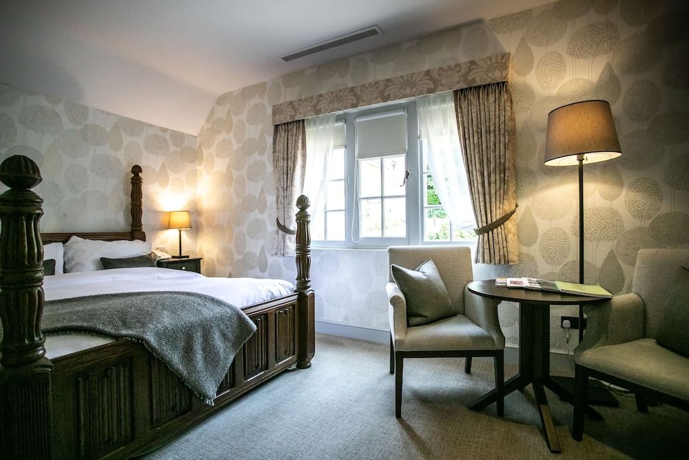 The Wood Norton Deluxe King Room 3