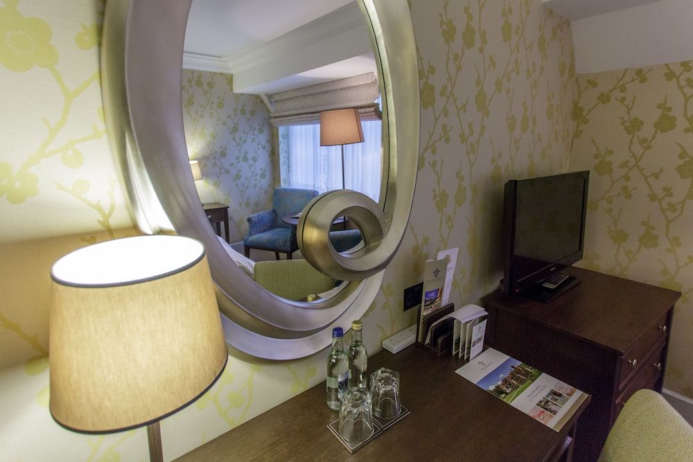 The Wood Norton Executive King Room 6