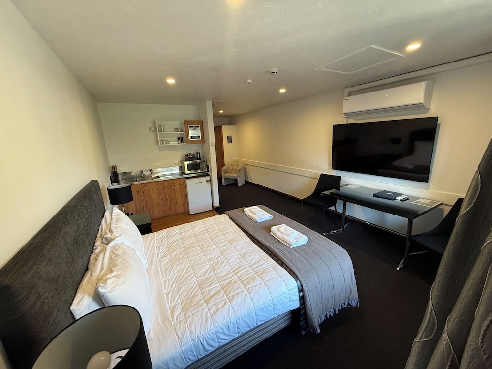 Economy Studio