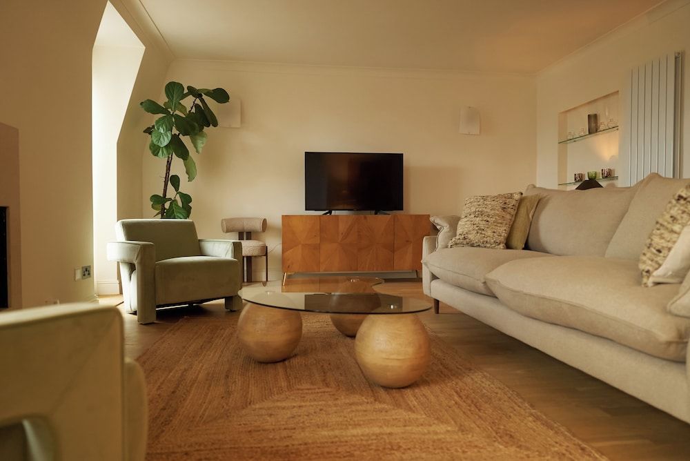 undefined Europa House Apartments 8