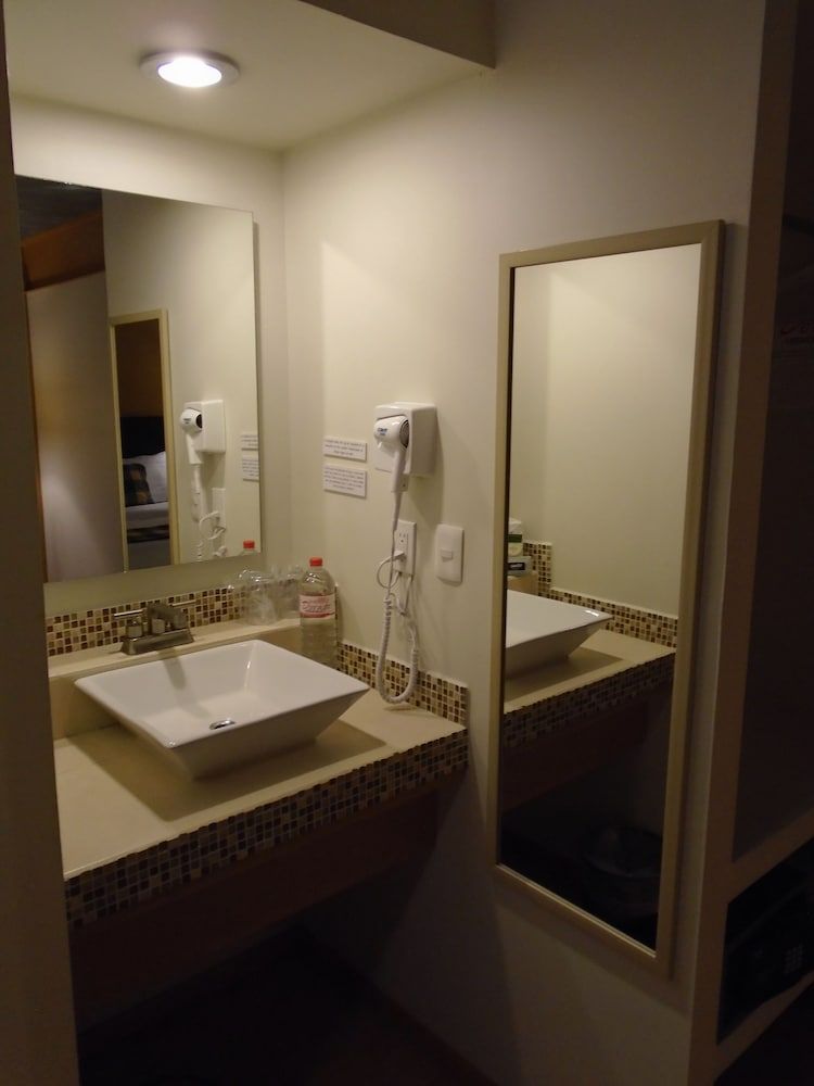 Hotel El Dorado Hermosillo Standard Room 2