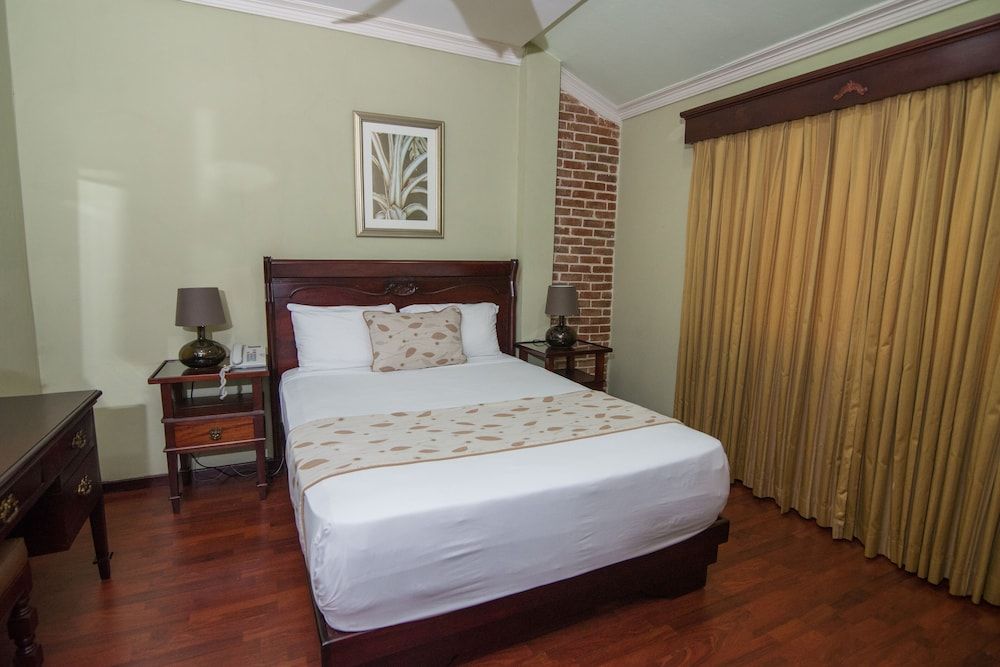 Platino Hotel & Casino Executive Deluxe Room 6