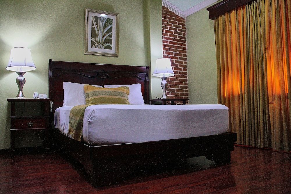 Platino Hotel & Casino Executive Deluxe Room 7