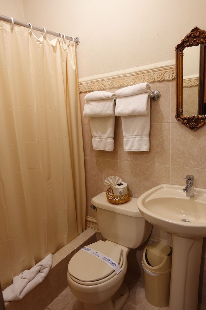 Platino Hotel & Casino Junior Suite 10