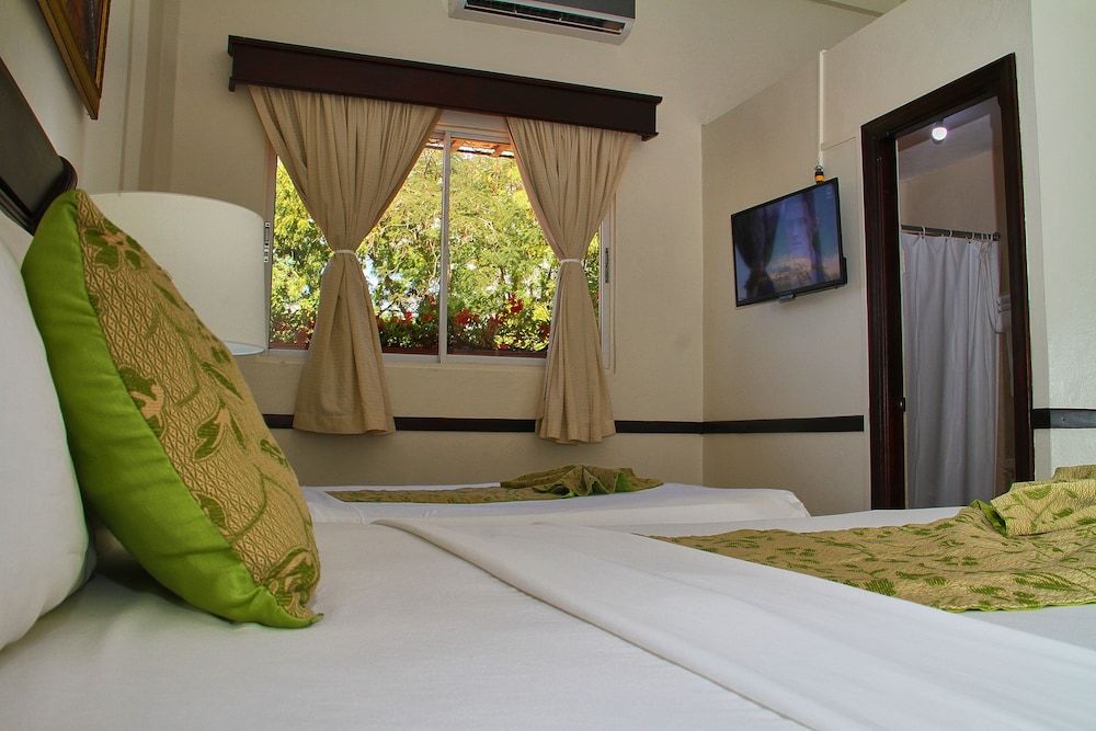 Platino Hotel & Casino Junior Suite 5