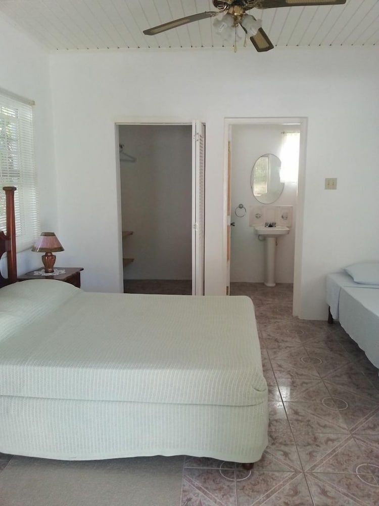 Polish Princess Guest House Standard Twin Room 4