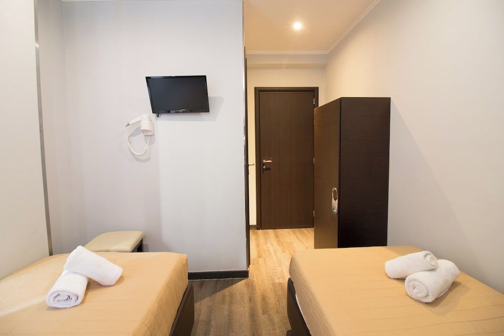 undefined Cosmopolit 8