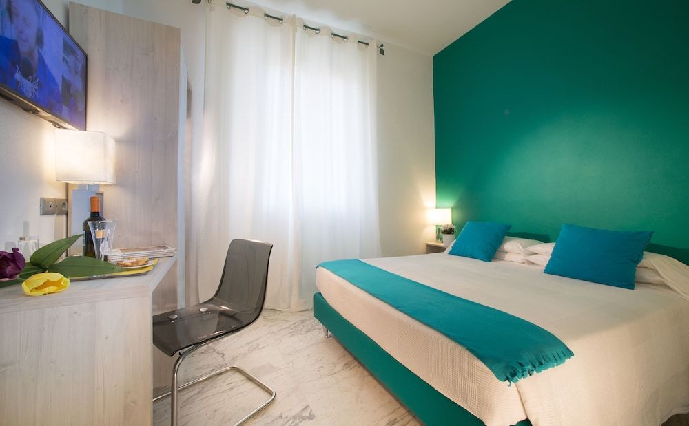 Hotel Boston Double or Twin Room