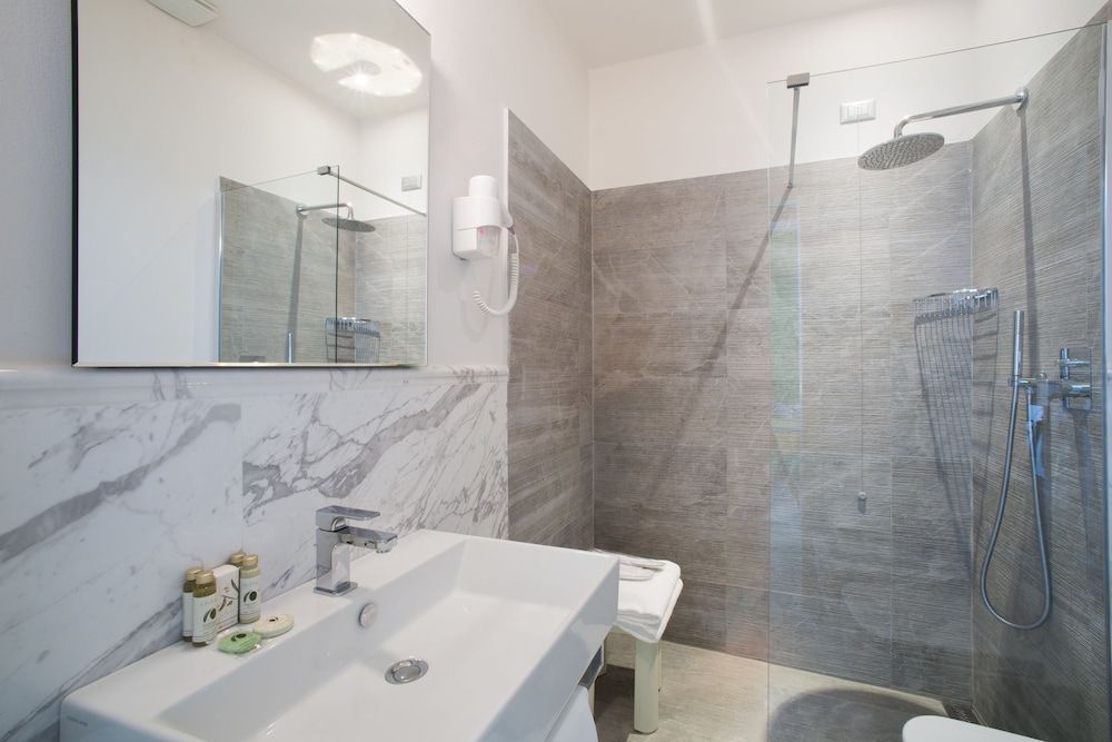 Hotel Boston Double or Twin Room 6