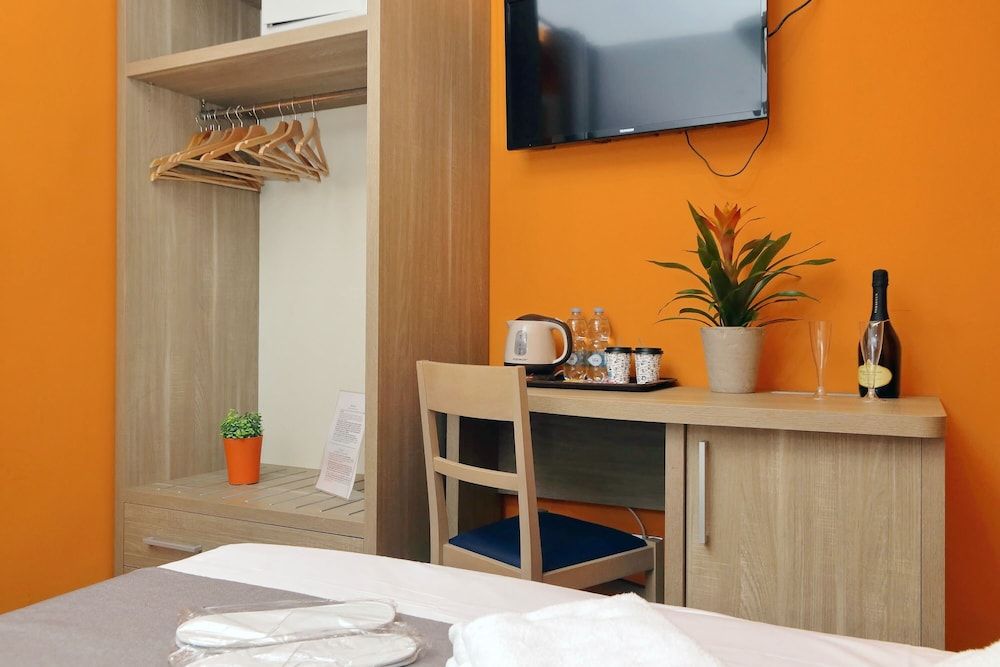 LHG Comfy Rooms Economy Double Room (New Moon) 22