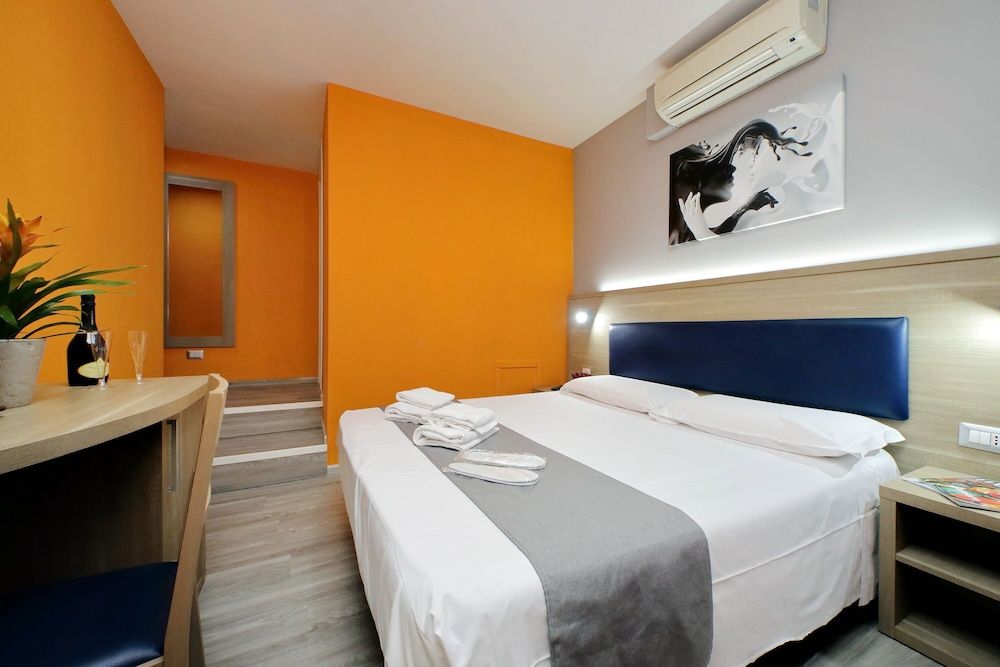 LHG Comfy Rooms Economy Double Room (New Moon) 3