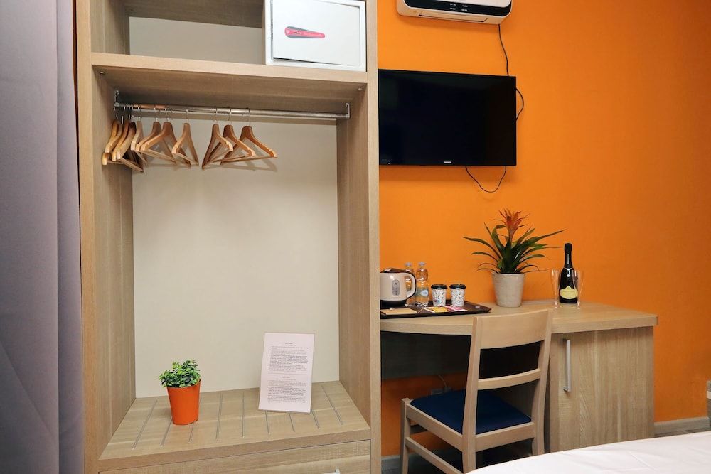 LHG Comfy Rooms Economy Double Room (New Moon) 21