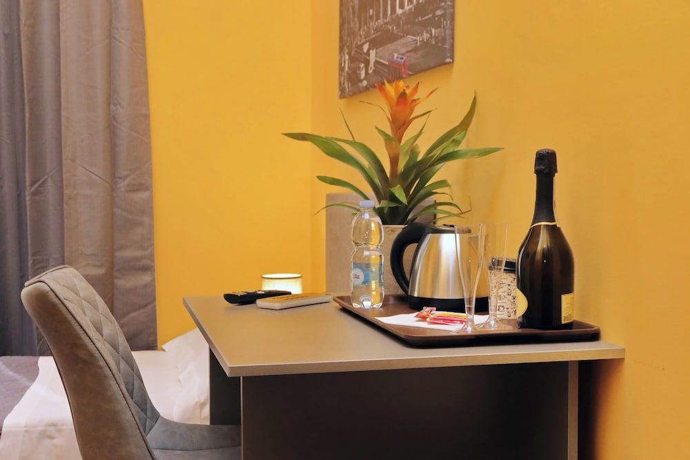 undefined LHG Comfy Rooms 8