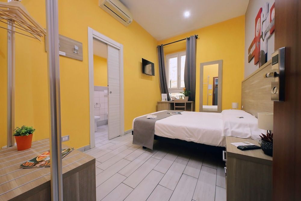 LHG Comfy Rooms Economy Double Room (New Moon) 10