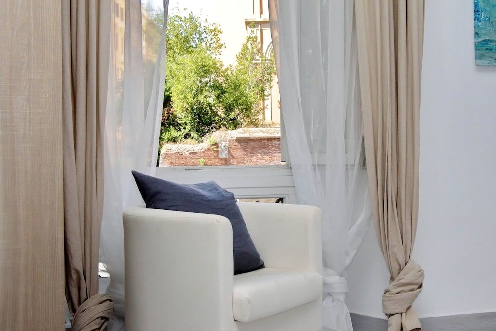 LHG Comfy Rooms Economy Double Room (New Moon) 23