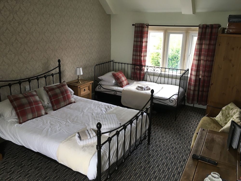The Hollies Inn Suite, Ensuite 5