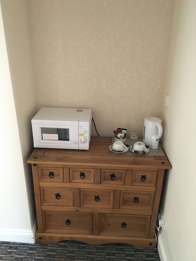 The Hollies Inn Suite, Ensuite 2