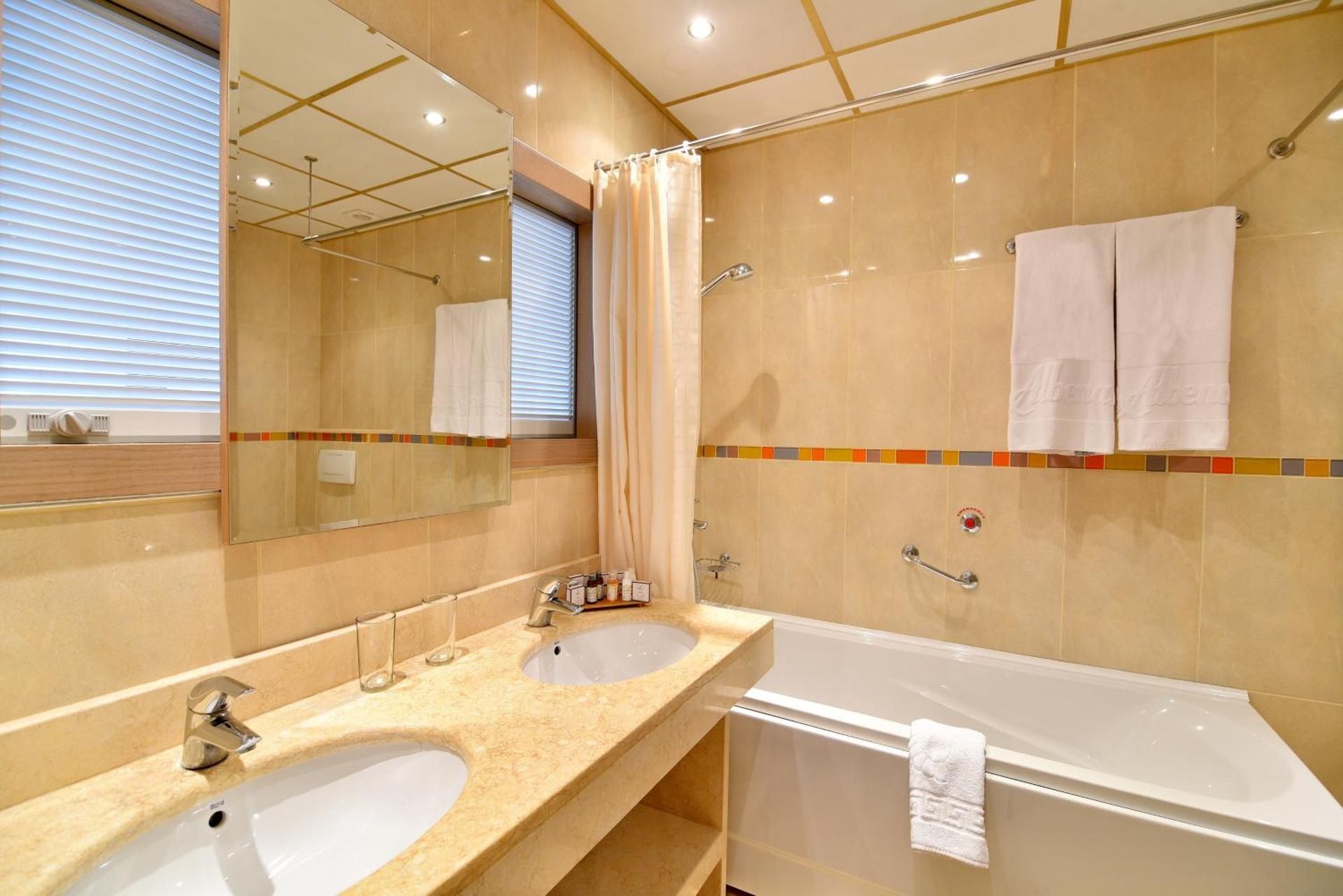 Corner Suite