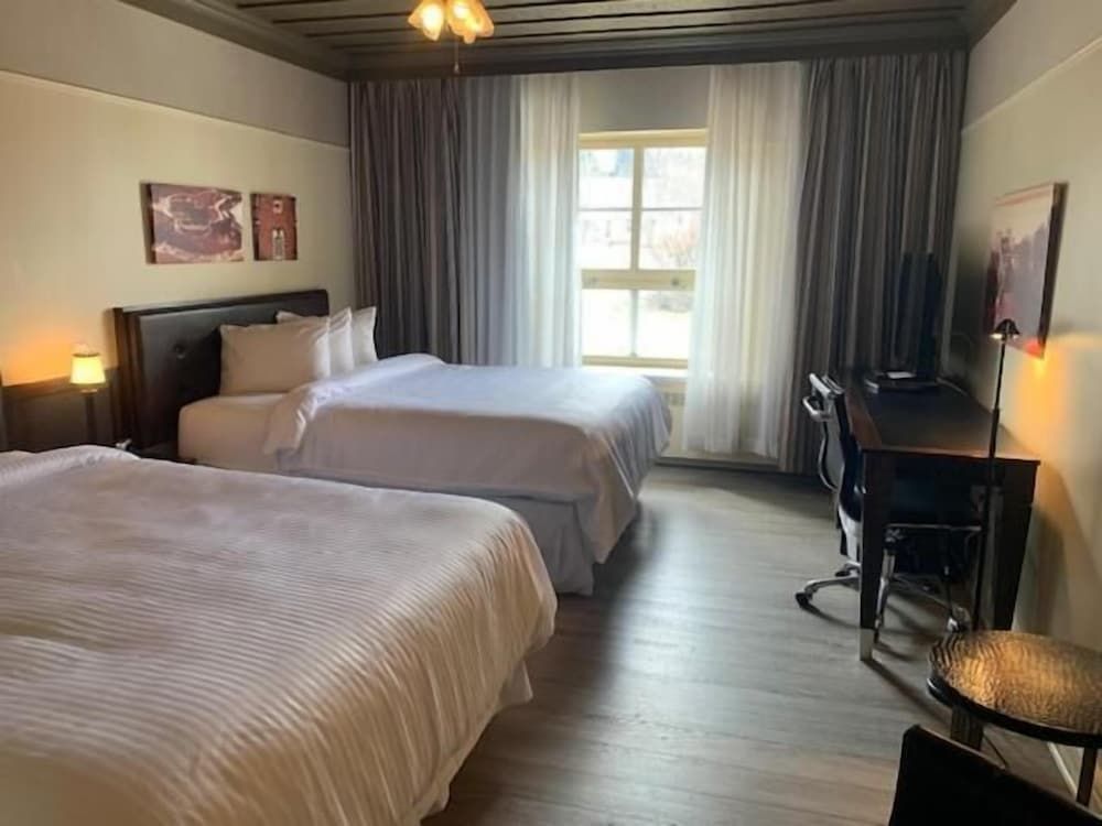 Hôtel Le Manoir Classic Room, 2 Queen Beds, City View