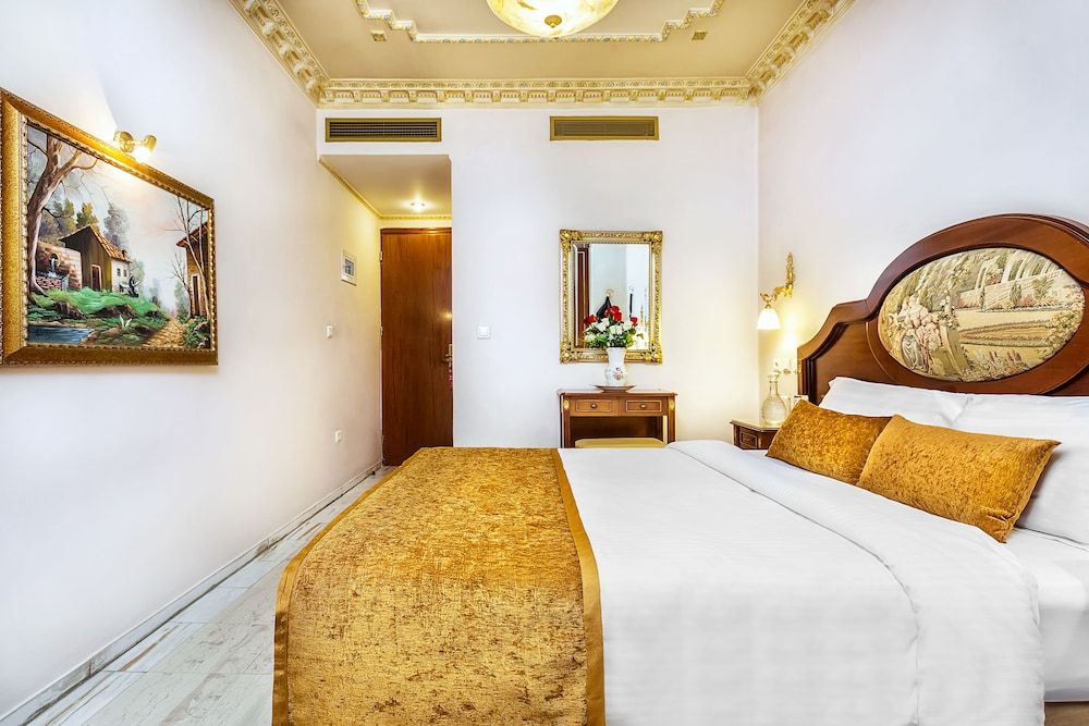 Standard Room, 1 King Bed, City View