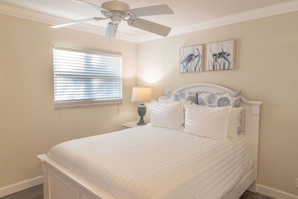 Dolphin Cove - Adults Only Executive Suite, 2 Bedrooms, Marina View 2