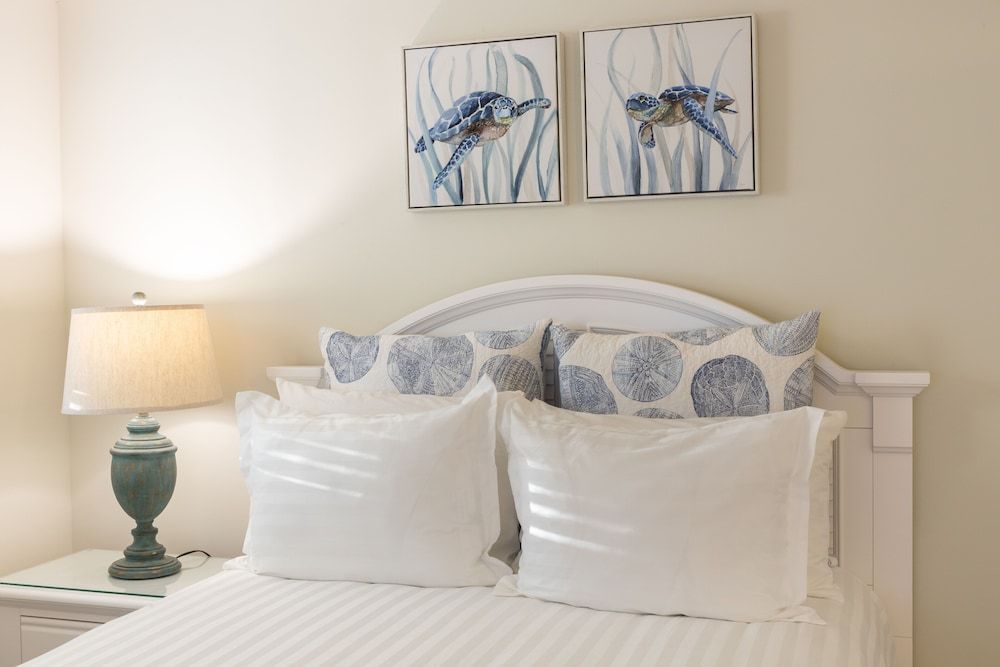 Dolphin Cove - Adults Only Executive Suite, 2 Bedrooms, Marina View 3