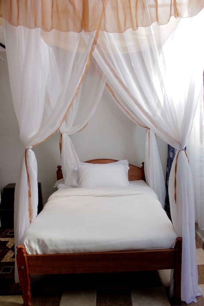 Sweet Lake Resort Twin Room 2