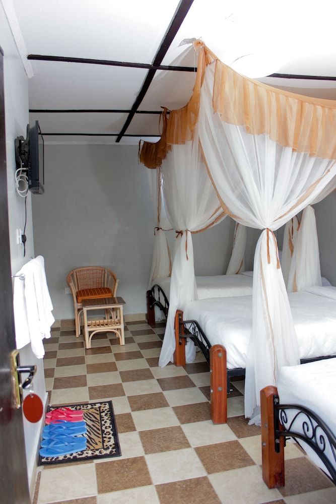 Sweet Lake Resort Triple Room 3