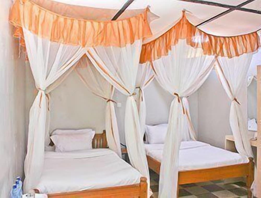 Sweet Lake Resort Twin Room 3