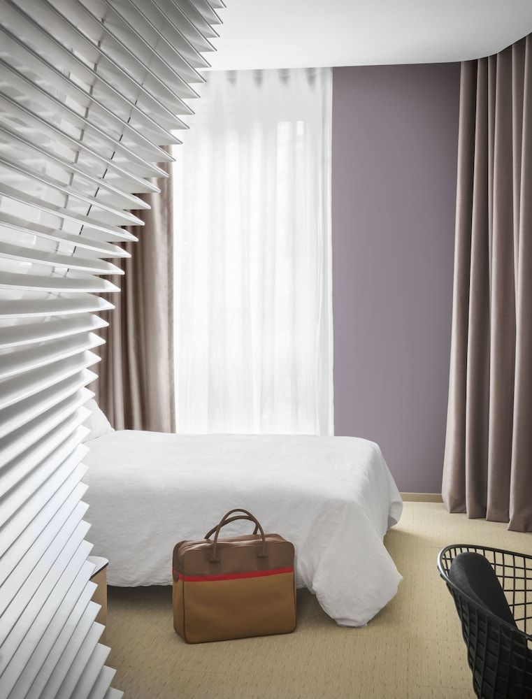 OKKO Hotels Grenoble Centre Classic Double Room (snacks & drinks self service in the Lounge Club) 9