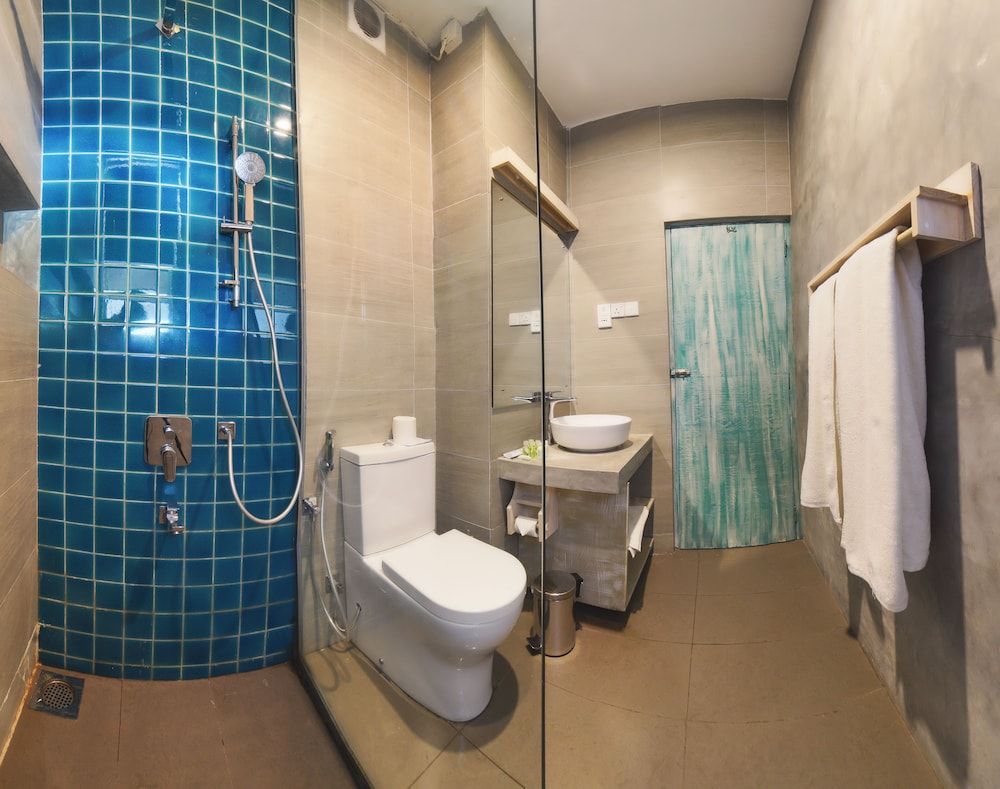 Hikkaduwa Beach Hotel Premium Ocean Room 5