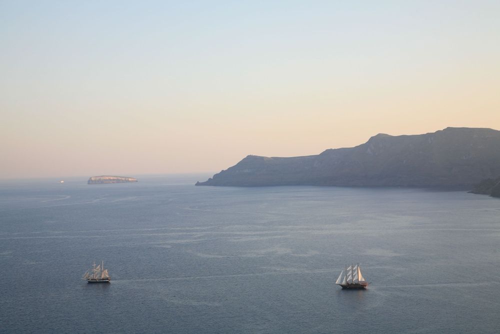 Delfini Villas Classic Room, Hot Tub (Caldera View) 6