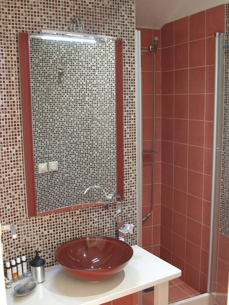 Delfini Villas Classic Room, Hot Tub (Caldera View) 7