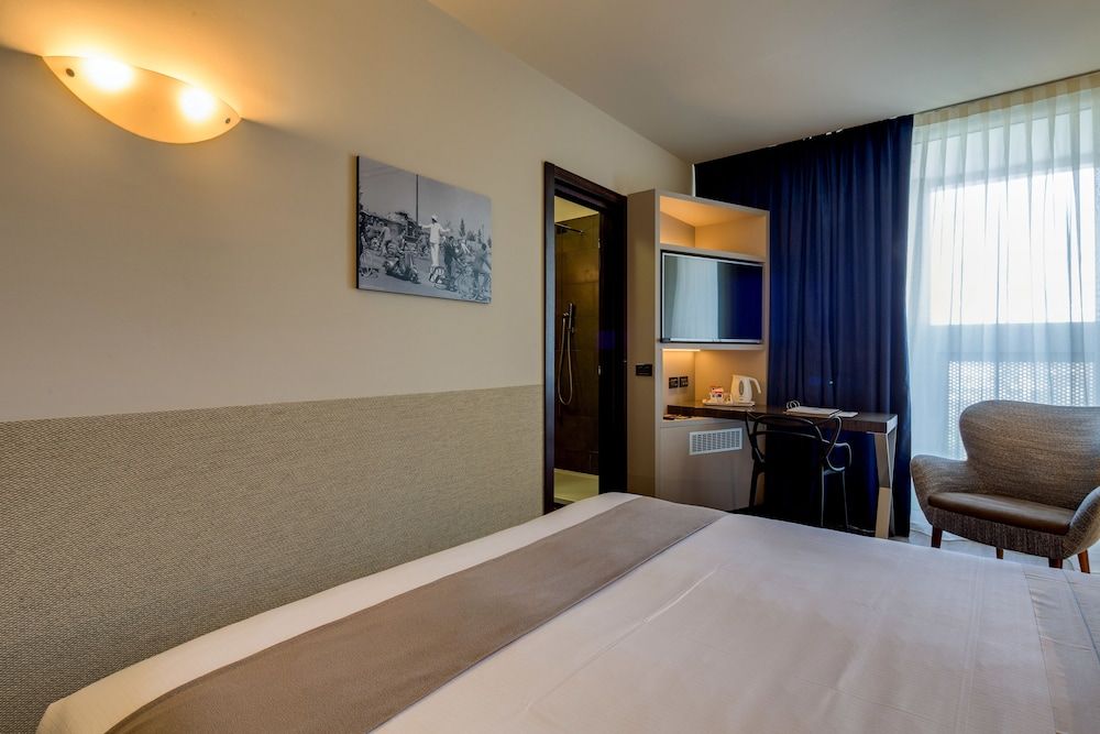 Best Western Plus Hotel Farnese Superior Room, 1 Queen Bed, Non Smoking 2