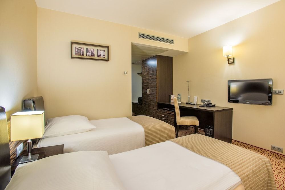 Qubus Hotel Kielce Standard Twin Room 2