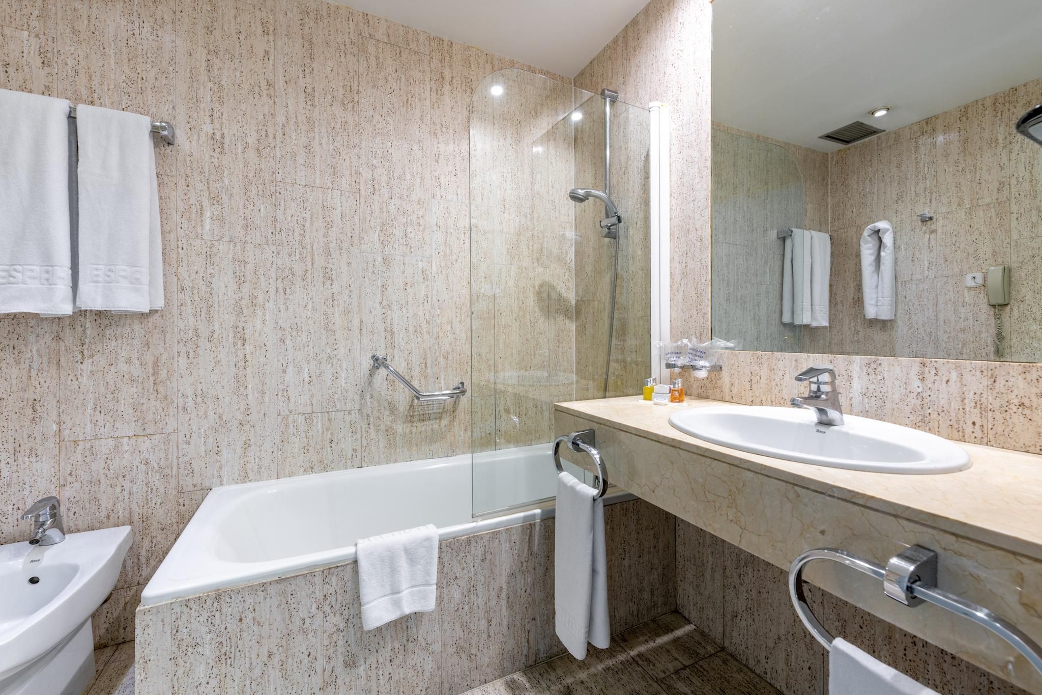 Espahotel Plaza de España Studio for 2 Adults and 1 Child 2