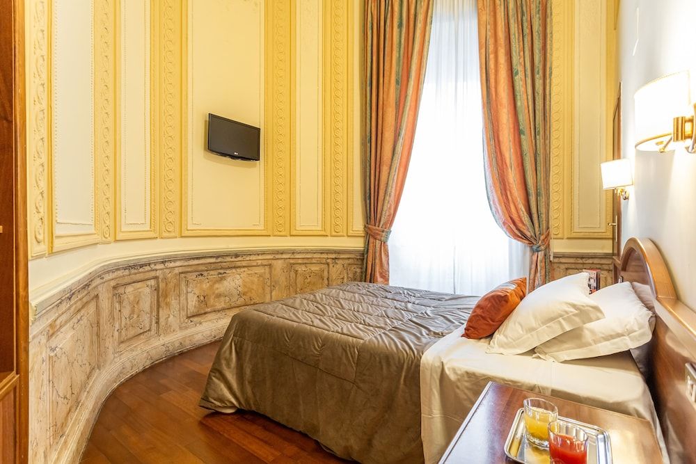 Hotel Medici Twin Small 3