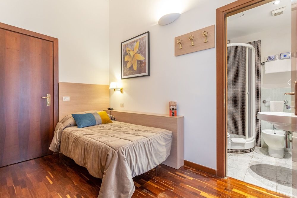Hotel Medici Single Room 3