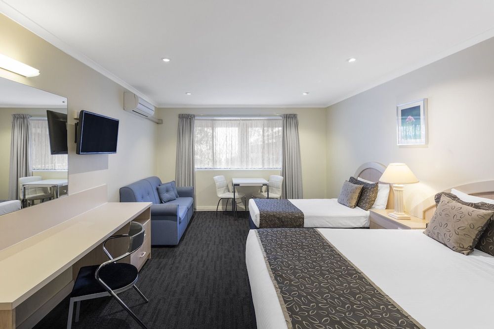 Adelaide Granada Motor Inn Executive Suite - 1 Queen Bed + 1 Single Bed