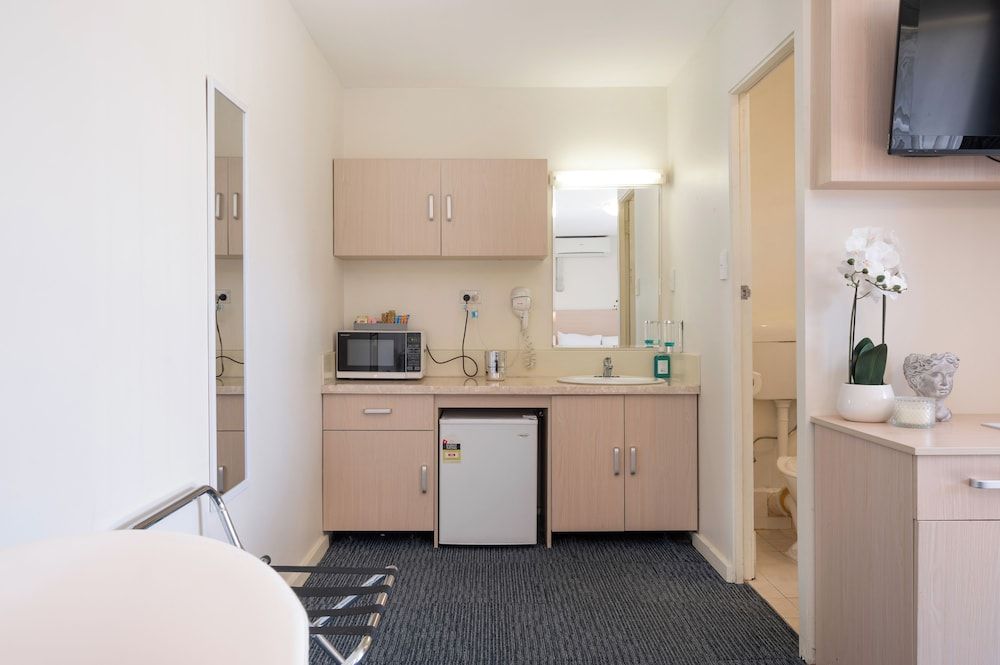 Adelaide Granada Motor Inn Standard Room 5