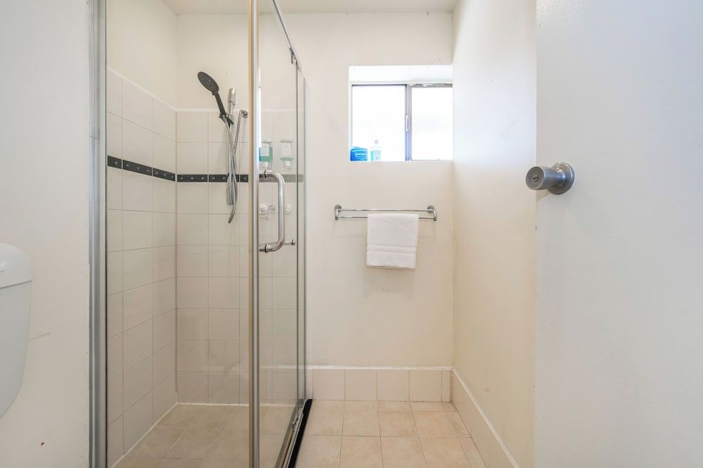 Adelaide Granada Motor Inn Standard Room 4