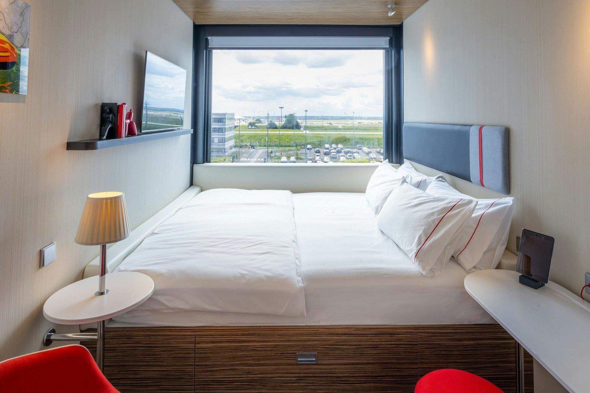 Guest room, 1 King, High floor