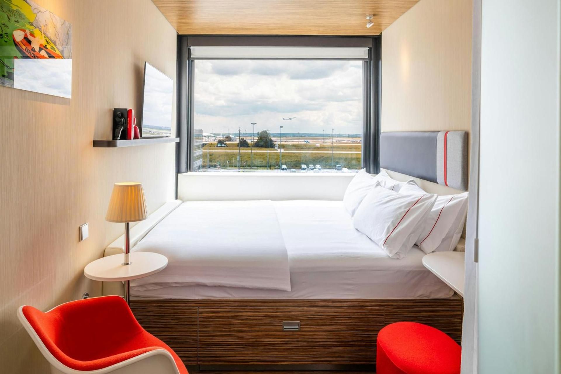 Guest room, 1 King, High floor