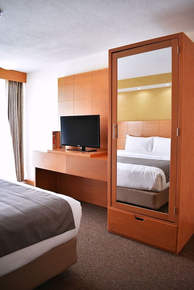 La Posada Hotel & Suites Executive Room