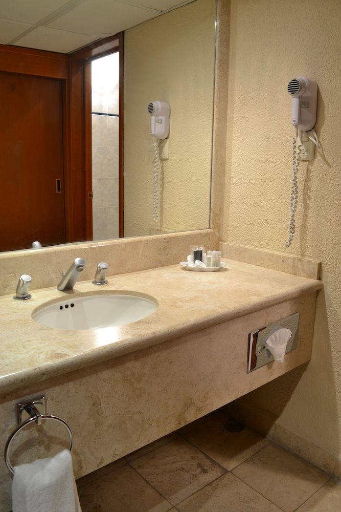 La Posada Hotel & Suites Superior Room 11