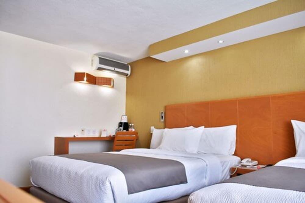 La Posada Hotel & Suites Executive Room 3