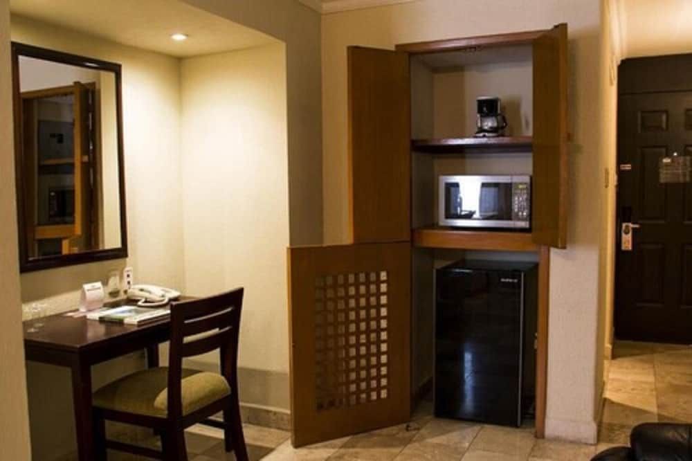 La Posada Hotel & Suites Superior Room 5